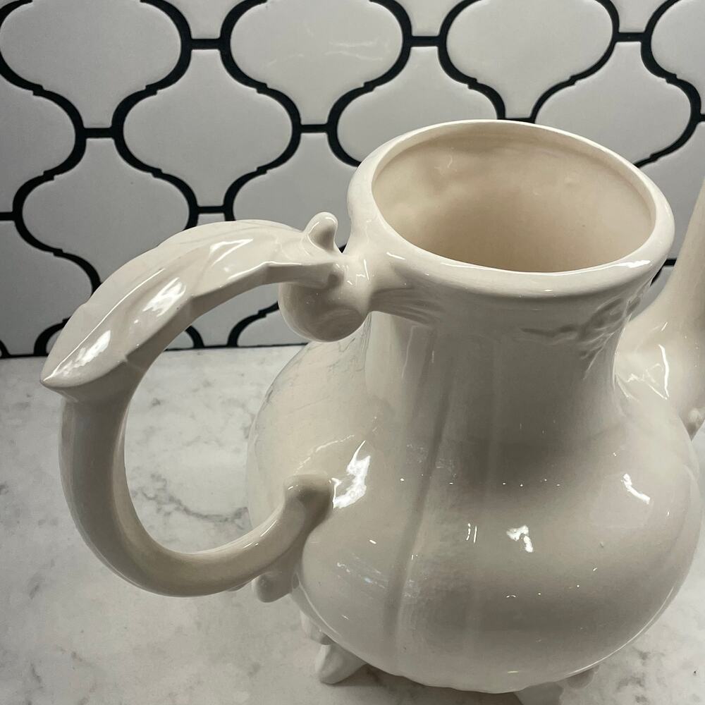 LOMA 1960's Footed Coffee/Hot Cocoa Pot Victorian style ivory white shabby chic - Picture 7 of 9